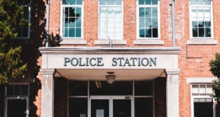 पुलिस स्टेशन में वीडियो रिकॉर्डिंग: कानून क्या कहता है?  नागरिकों के अधिकार और बॉम्बे हाईकोर्ट का बड़ा फैसला