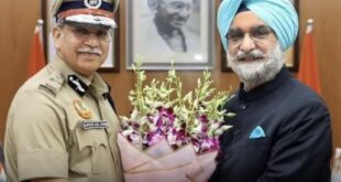 दिल्ली पुलिस ने की बड़ी कार्रवाई: सड़कों पर बढ़ेगी पुलिस की मौजूदगी, ट्रैफिक जाम पर सख्ती  पुलिस कमिश्नर ने सभी वरिष्ठ अधिकारियों और पुलिसकर्मियों के लिए सख्त गाइडलाइंस जारी की